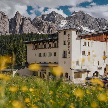 B&B Hotel Passo Tre Croci Cortina Cortina dʼAmpezzo Exteriör bild