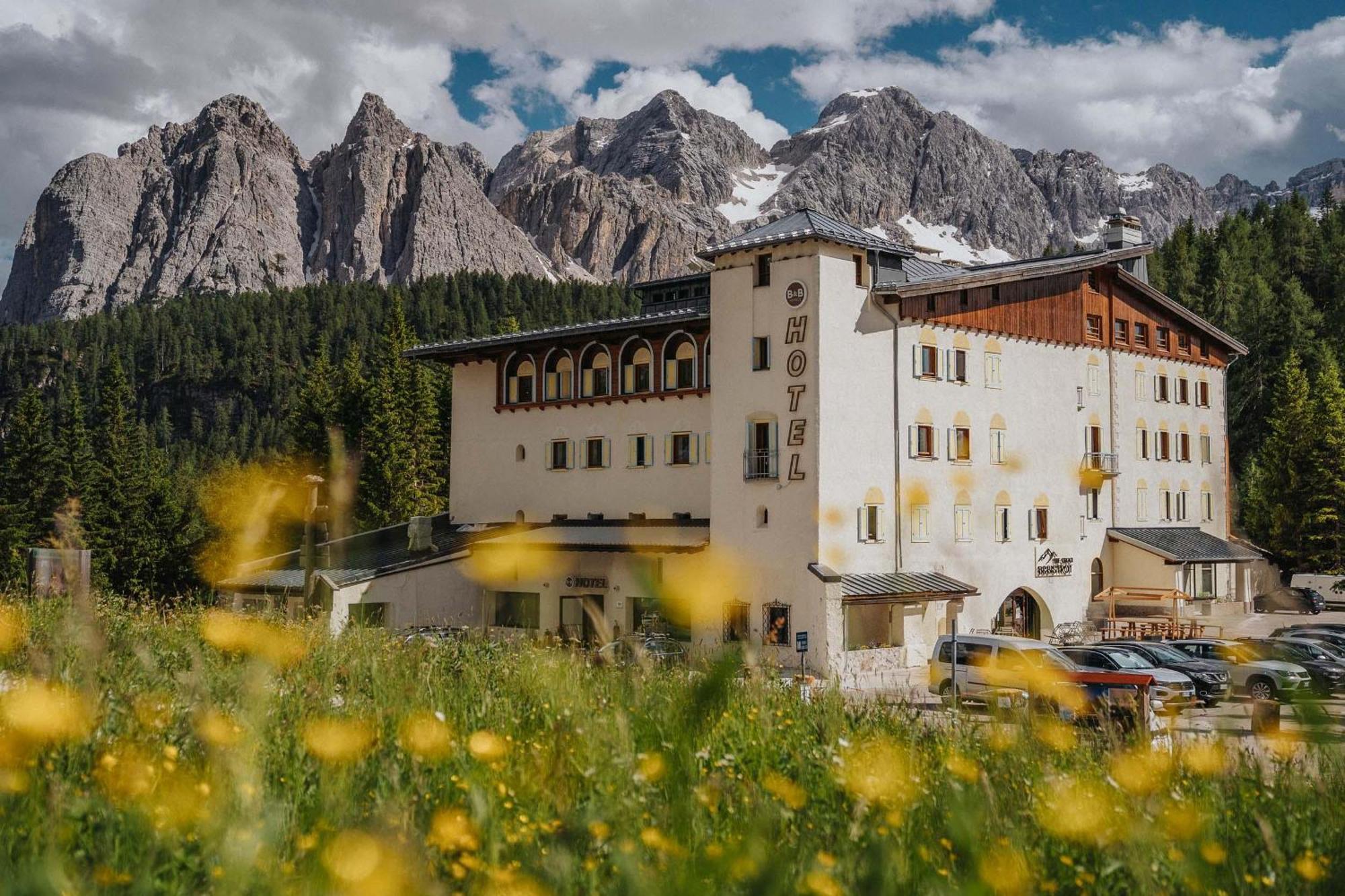 B&B Hotel Passo Tre Croci Cortina Cortina dʼAmpezzo Exteriör bild